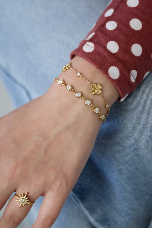 Clover bracelet with alternating stones