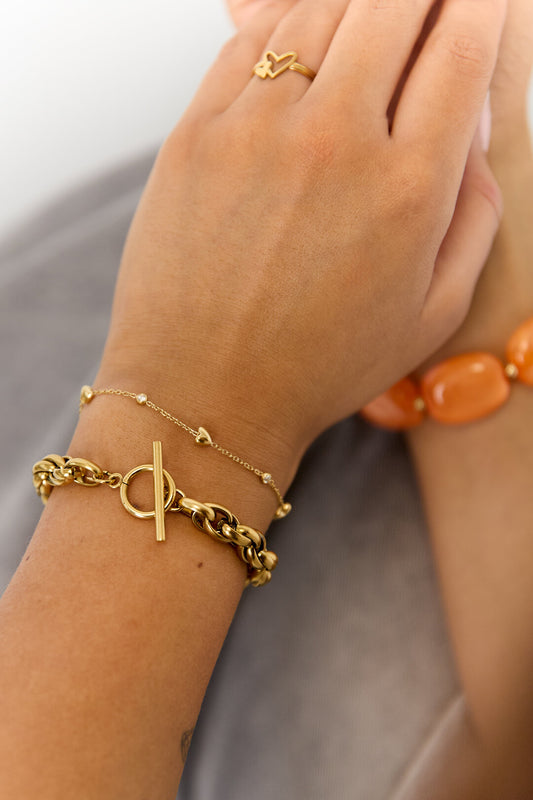 Bracelet with filled hearts