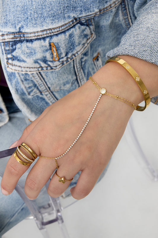 Handchain tennis-style with statement stone
