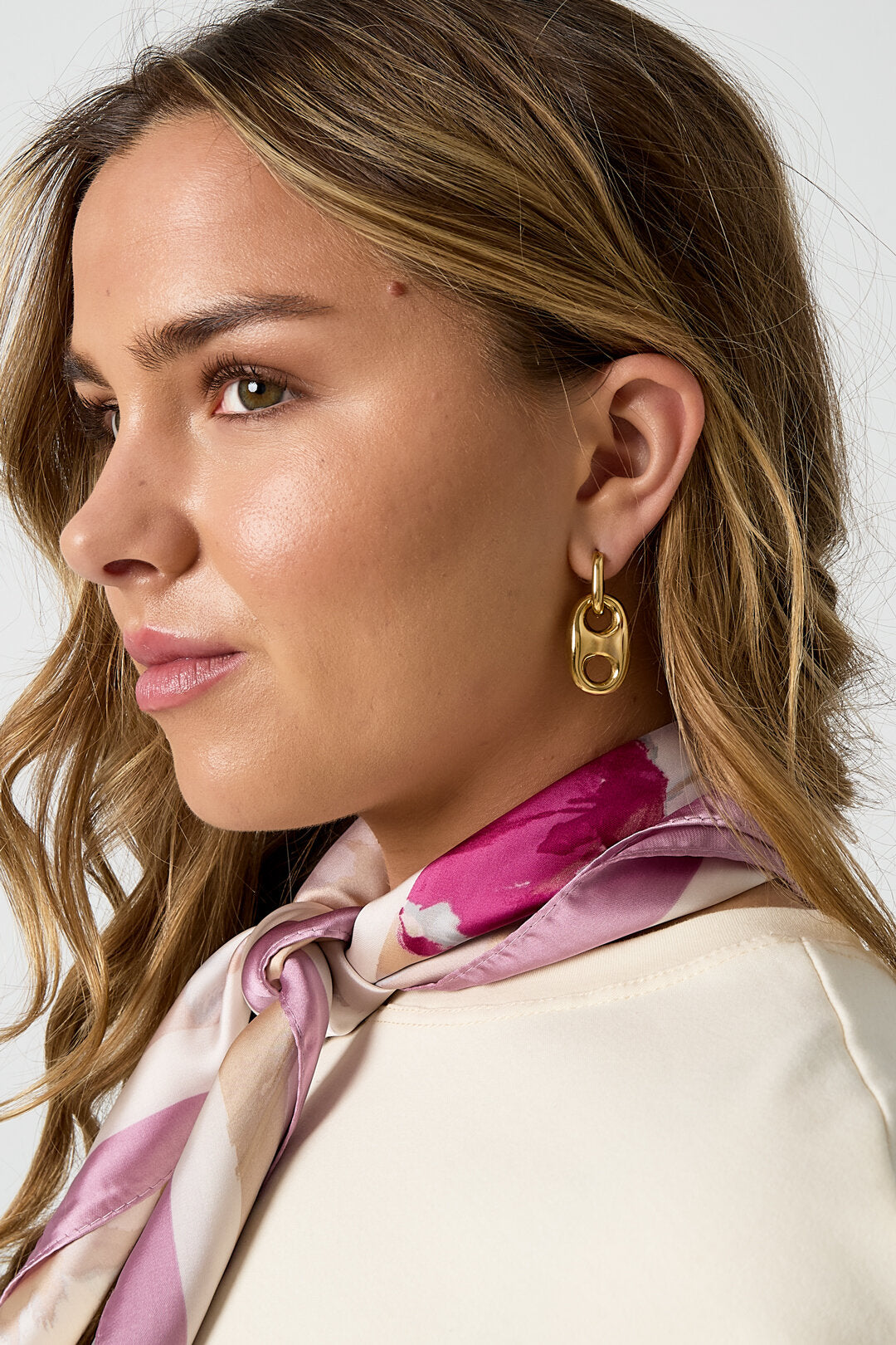 Stylish Gold Drop Earrings for Everyday Glamour