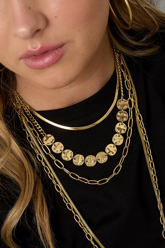 Layered alternating necklaces