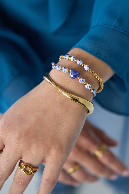Solid beaded bracelet with beads in a blue floral print