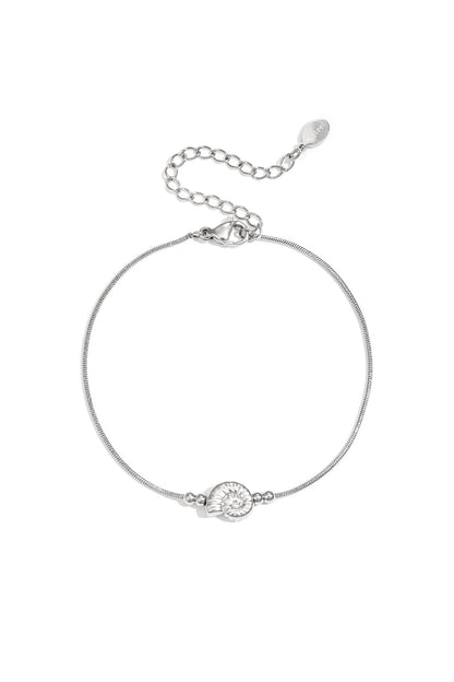 Minimalist bracelet with spiral shell