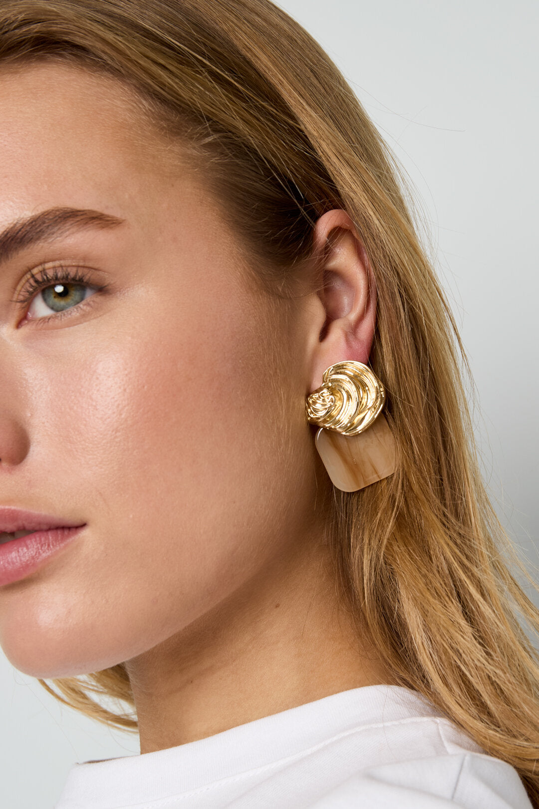 Chic Khaki Stud Earrings for Fall/Winter