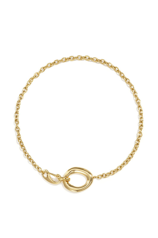 Chain with organic and oval-shaped front clasp
