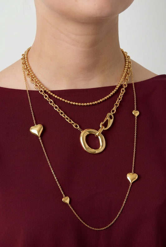 Chain with organic and oval-shaped front clasp