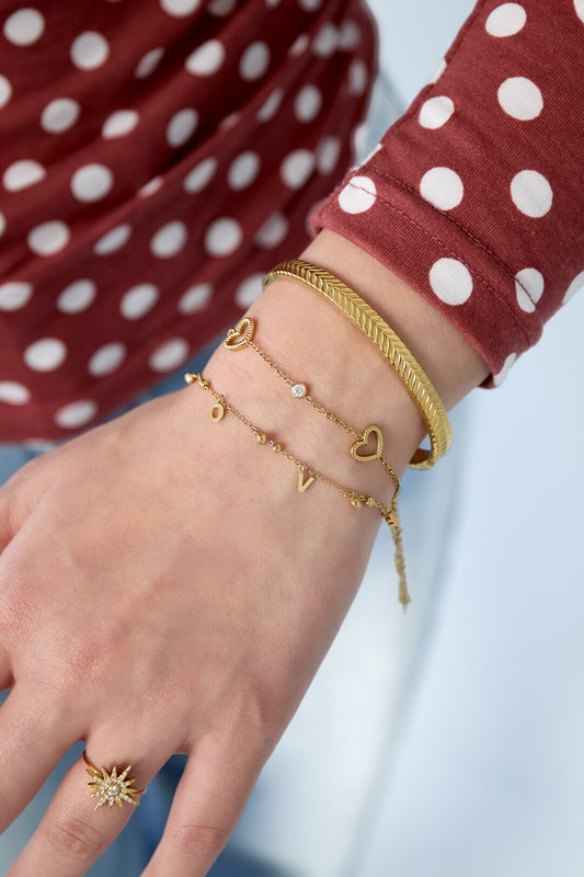 Heart bracelet with alternating stones