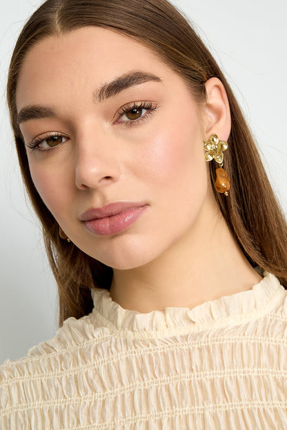 Flower earrings with organic bead