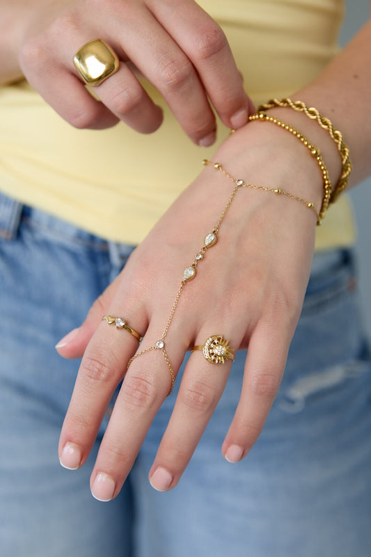 Handchain with drop-shaped statement stones