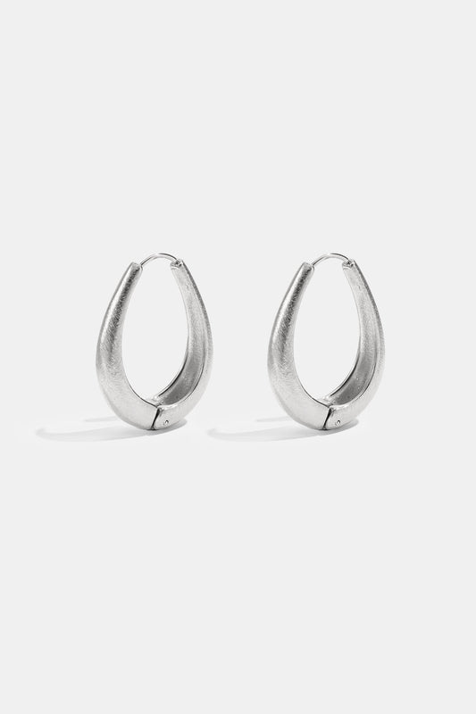 Oval-shaped hoop earrings