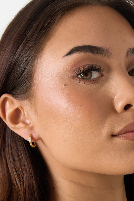 Small earrings with marquise-shaped stone
