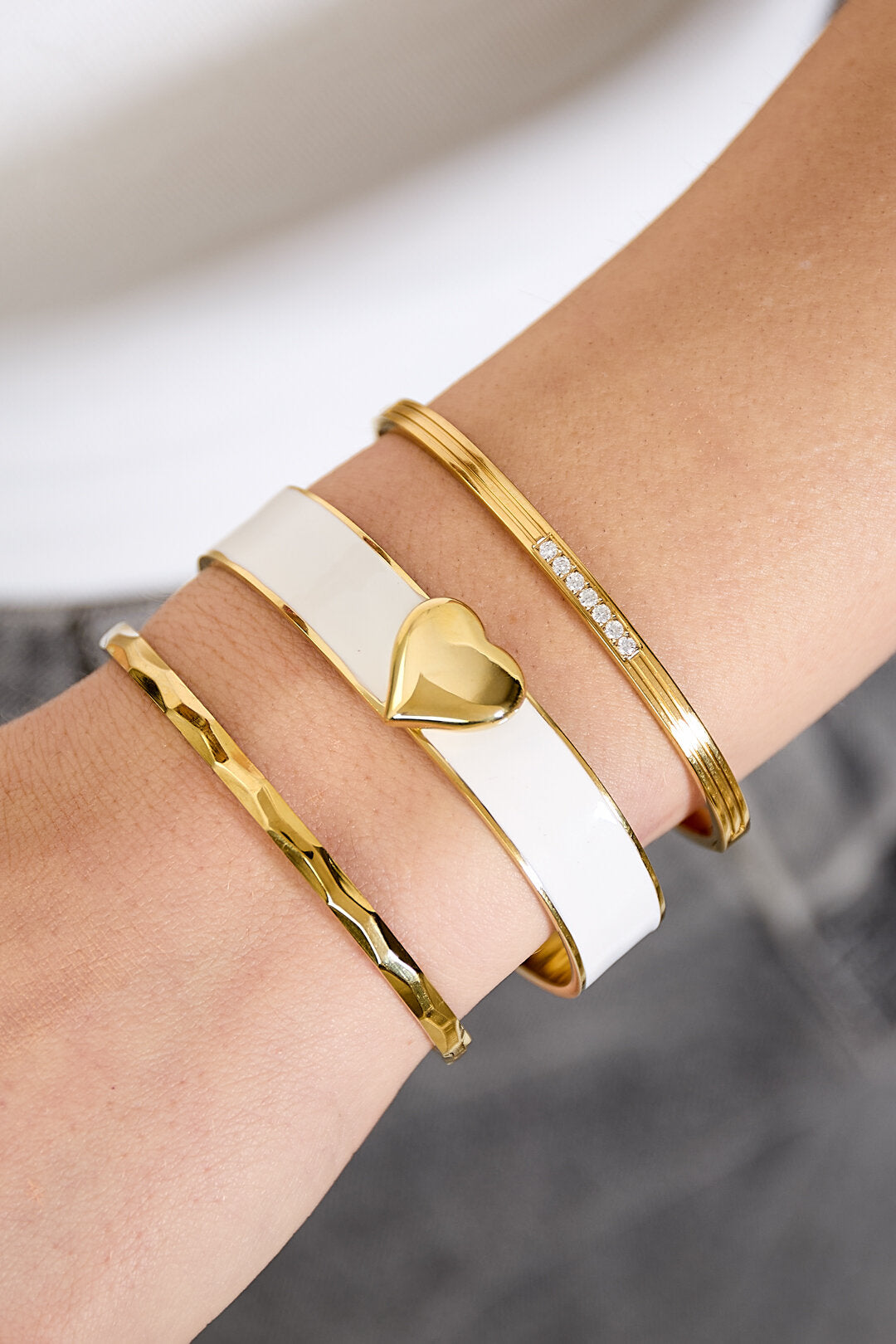 Chic Lumé Enamel Heart Bangle for Spring/Summer