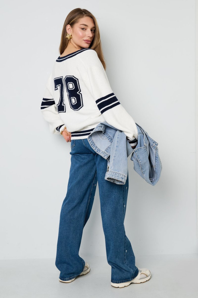 Contrast Stripe V - Neck Sweater - Velaris Femme