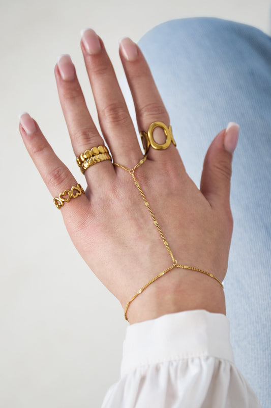 Handchain with pattern