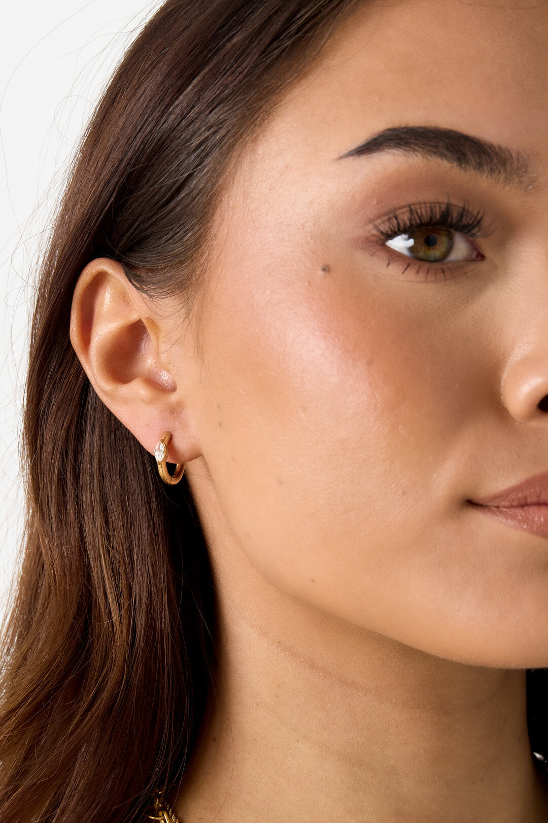 Small earrings with marquise-shaped stone