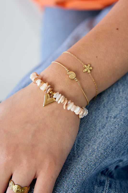 Minimalist bracelet with spiral shell