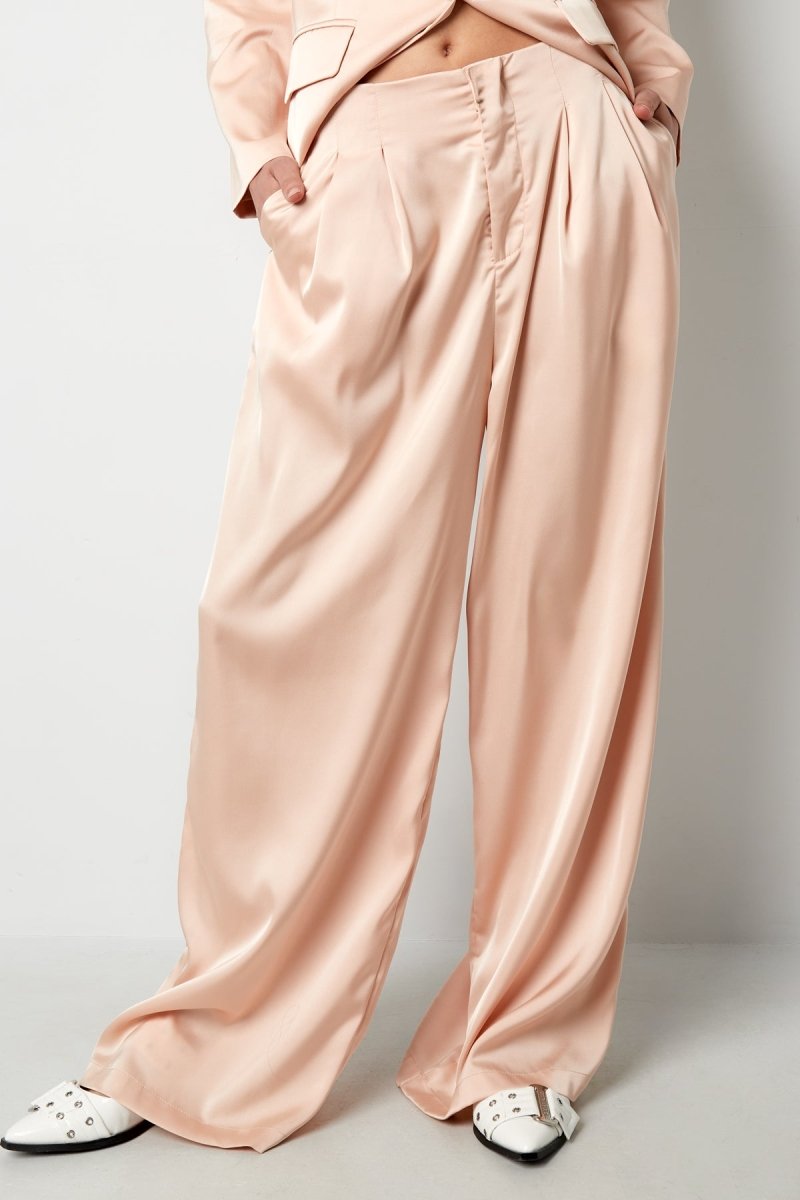 The Clean Line – Straight - Leg Pants - Velaris Femme