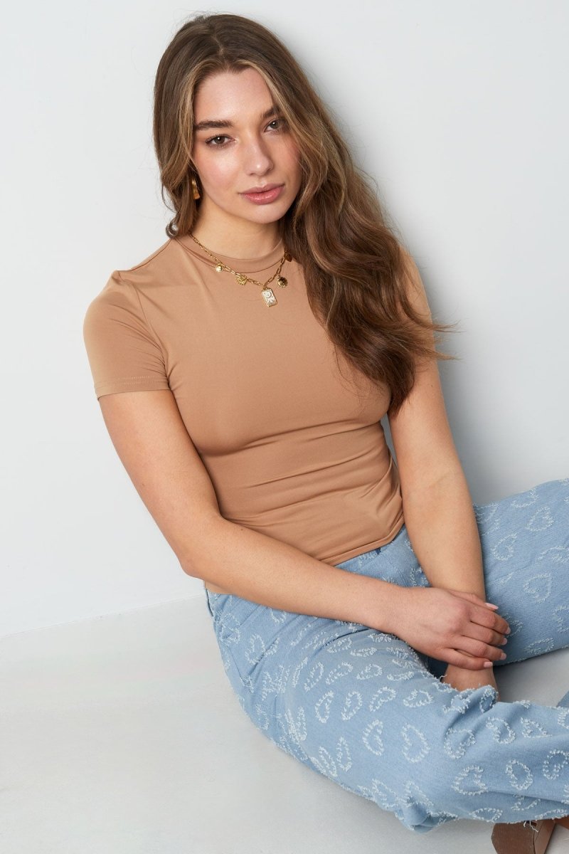 The High Neck Fitted Top - Velaris Femme